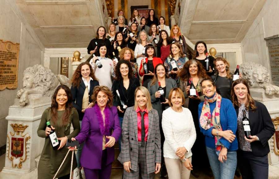 Colaboración conjunta de mujeres en gastronomía y mujeres del vino